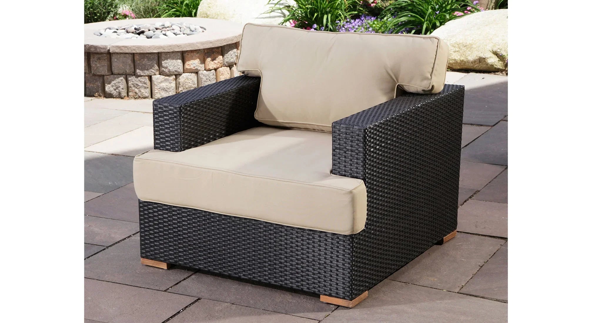 Top Tips on What to Consider When Buying Commercial Outdoor Furniture